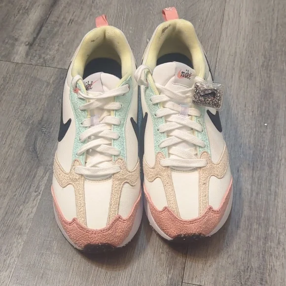 Nike Air Max Dawn (GS) - Picture 1 of 10